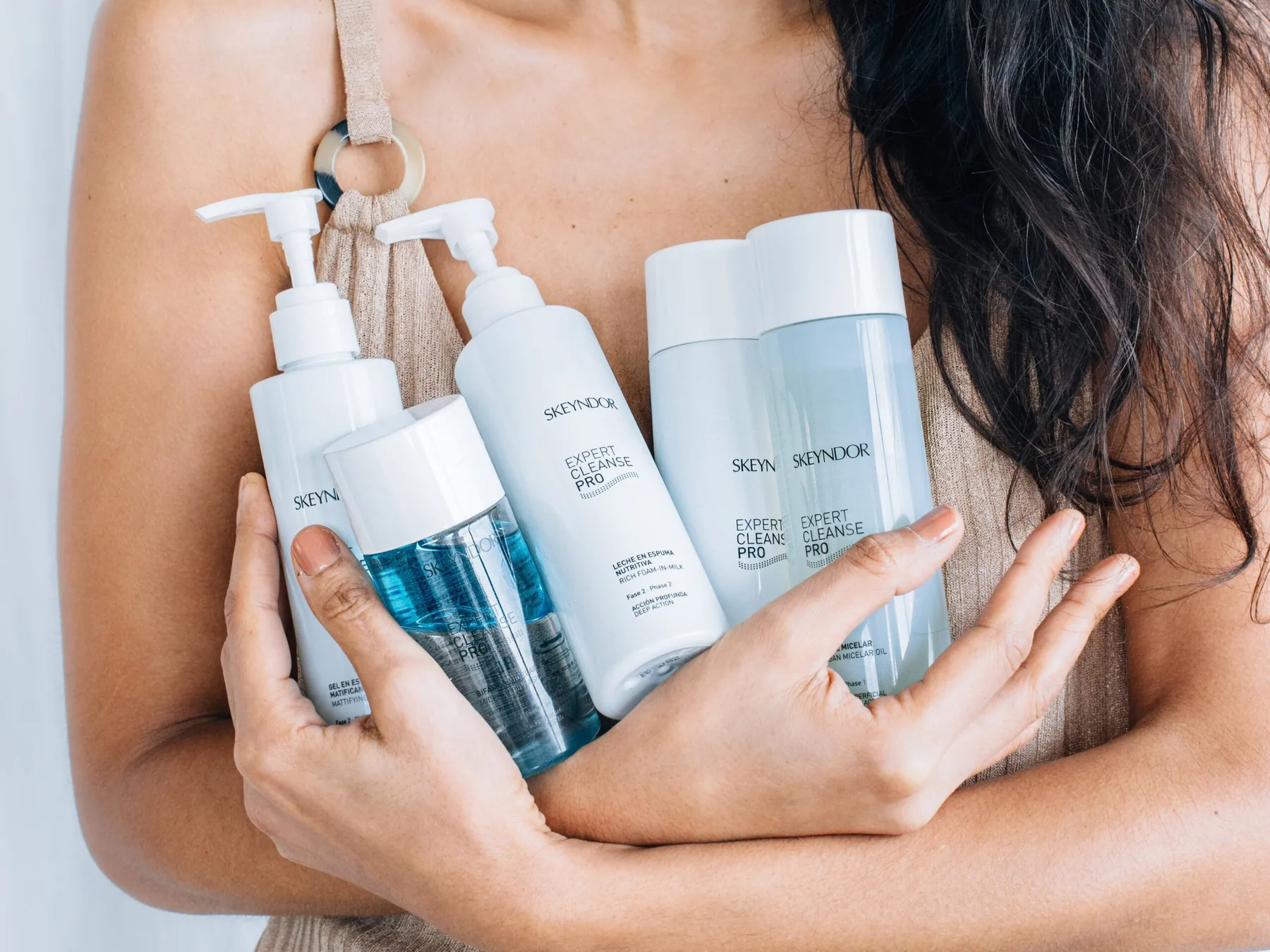 Rutina facial en casa con productos Skeyndor para mantener los resultados del tratamiento